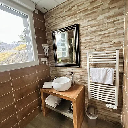 Logis L'ayguelade מלון