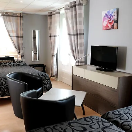 Logis L'ayguelade מלון