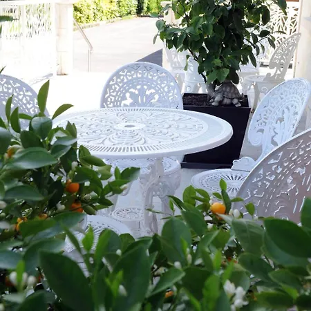 Logis L'ayguelade 酒店 3*