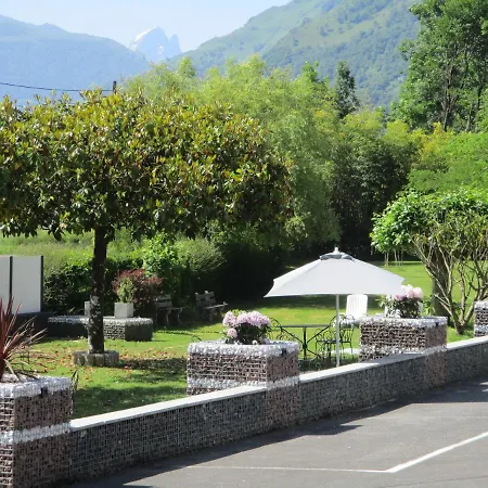 Logis Hotel L'Ayguelade 3* Bielle