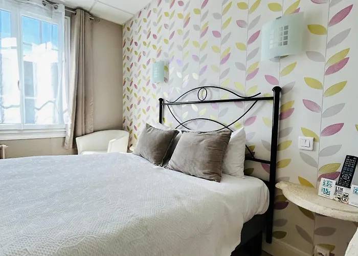 Logis Hotel L'Ayguelade Hotel 3*