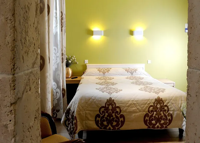 Hotel Logis Hotel L'Ayguelade Bielle