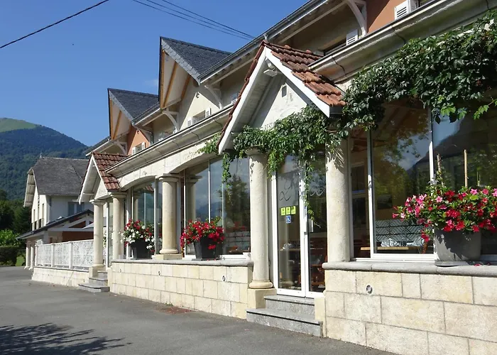 Hotel Logis Hotel L'Ayguelade Bielle